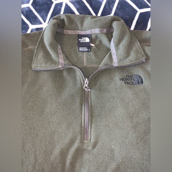 The North Face Quarter-Zip | SIZE: MED | DARK GREEN - Picture 2 of 4